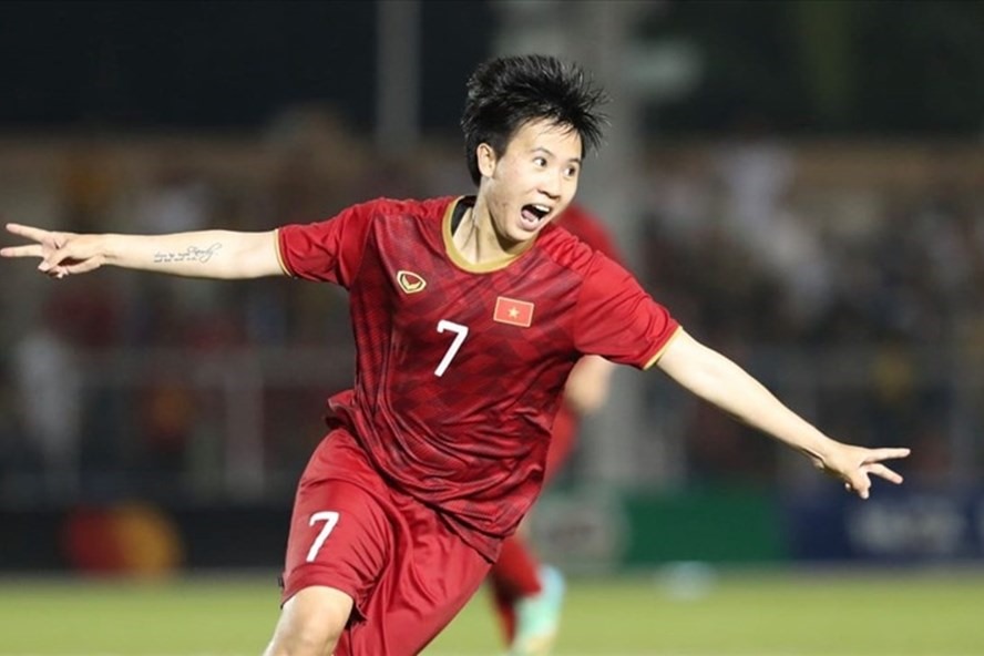 Tiền vệ Tuyết Dung ghi bàn thắng đẳng cấp từ một tình huống phạt góc, gỡ hoà cho tuyển nữ Việt Nam. Ảnh: AFC