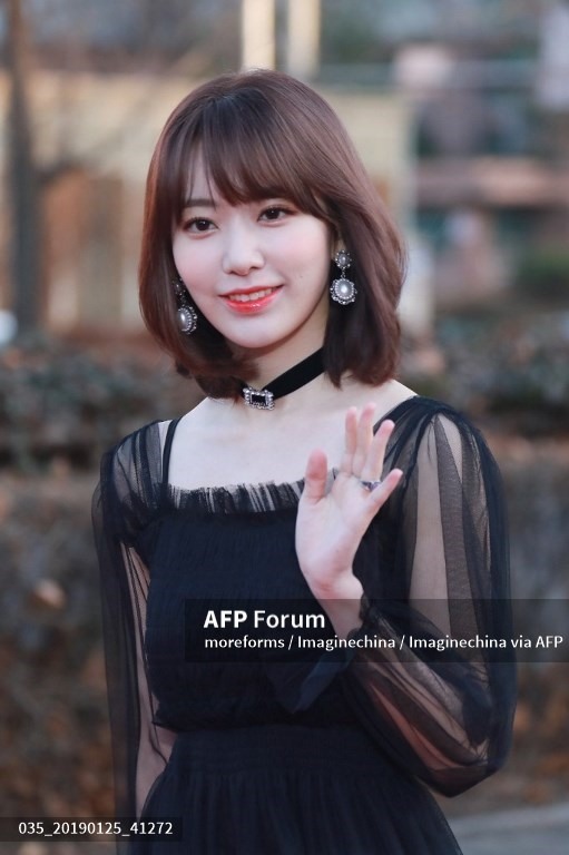 Cựu thành viên nhóm IZ*ONE - Sakura là một trong những mỹ nữ thế hệ mới của Kpop. Cô sở hữu ngoại hình tựa búp bê như đôi mắt to tròn, sống mũi cao và dáng người mảnh mai. Ảnh: AFP.