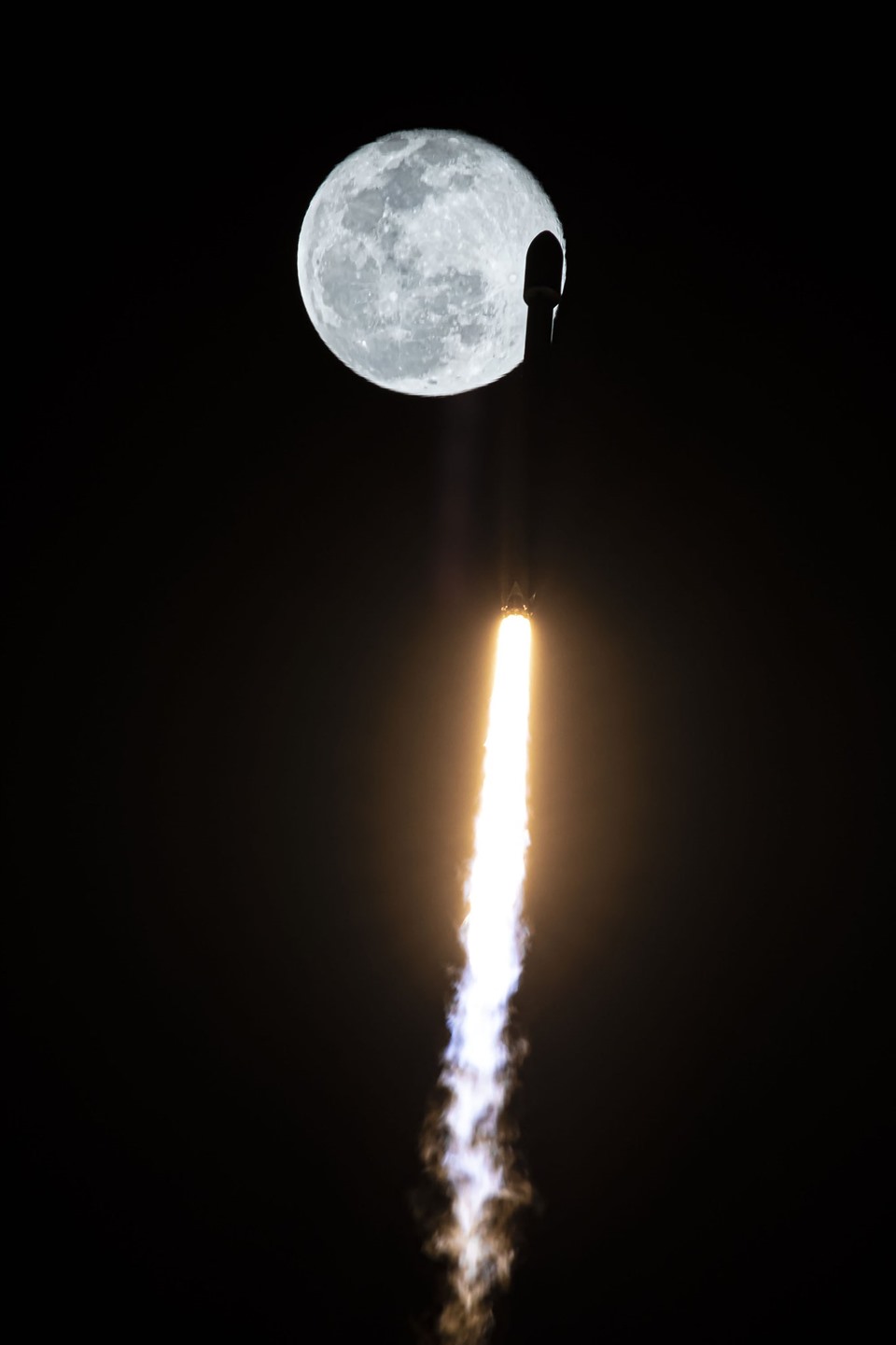 Phần tên lửa SpaceX trôi nổi trong vũ trụ dự kiến đâm vào Mặt trăng vào đầu tháng 3. Ảnh minh họa. Ảnh: SpaceX