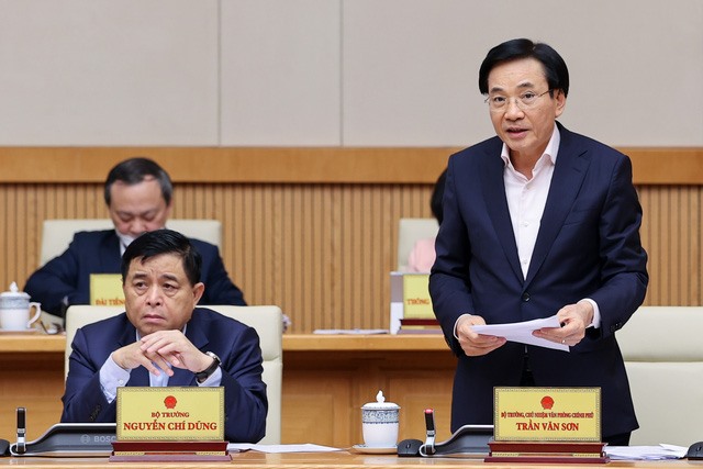 Bộ trưởng, Chủ nhiệm Văn phòng Chính phủ Trần Văn Sơn báo cáo chương trình phiên họp. Ảnh: Nhật Bắc