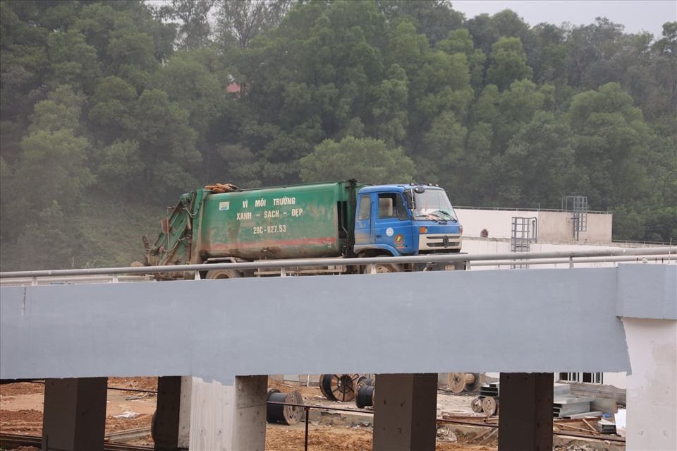 Điện rác Sóc Sơn tiếp nhận xử lý hàng trăm tấn rác/ngày.