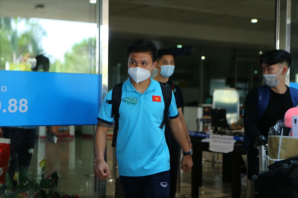 Khoảng 14h ngày 28.1, chuyến bay đưa đội tuyển Việt Nam trở về từ Australia đã đáp xuống sân bay Tân Sơn Nhất (TPHCM).