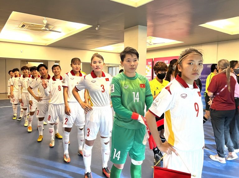 Tuyển nữ Việt Nam sẵn sàng cho trận đấu với Trung Quốc. Ảnh: VFF