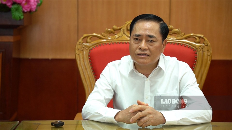 Ông Hồ Tiến Thiệu, chủ tịch UBND tỉnh Lạng Sơn trao đổi với PV Lao Động. Ảnh: Hữu Chánh.