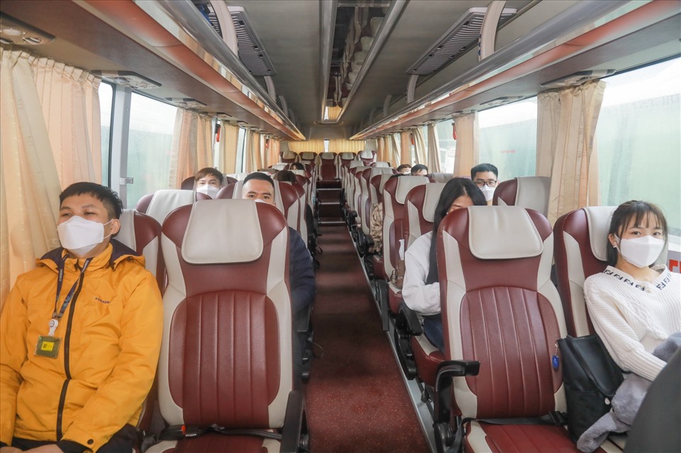 Nhân viên Samsung được trở về quê ăn Tết trên những chiếc xe buýt 45 chỗ chất lượng cao.