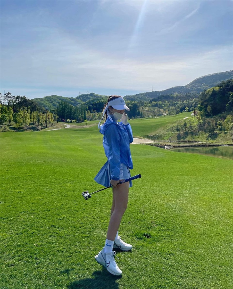 Hyomin có niềm yêu thích đặc biệt với bộ môn Golf, nữ ca sĩ cũng thường xuyên đăng tải những hình ảnh tại của mình tại sân Golf. Ảnh: Instagram