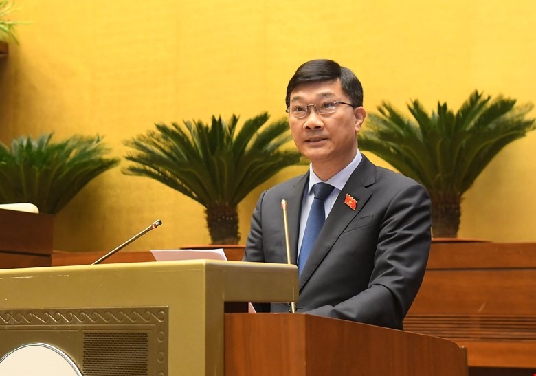 Chủ nhiệm Ủy ban Kinh tế của Quốc hội Vũ Hồng Thanh trình bày Báo cáo thẩm tra. Ảnh: QH
