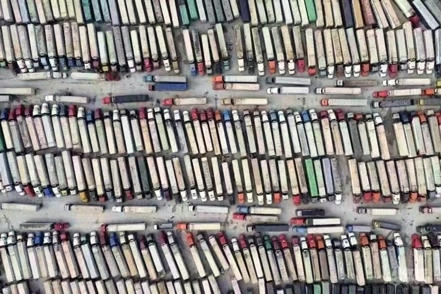 Hàng nghìn xe hàng nông sản bị ùn ứ ở Cửa khẩu Tân Thanh. Ảnh: Đặng Phúc Nguyên