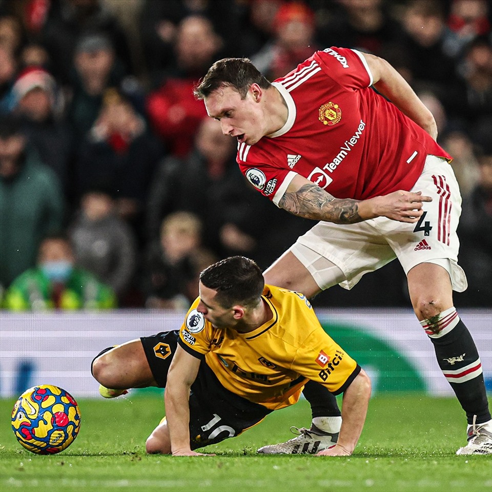 Jones xứng đáng được chấm điểm cao nhất Man United, cùng De Gea. Ảnh: AFP