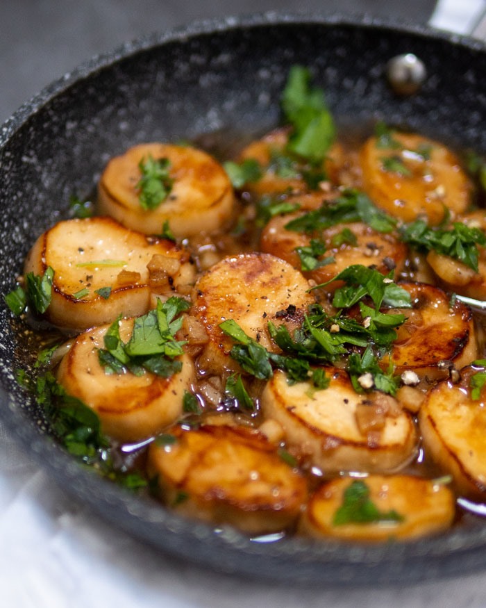Món nấm đùi gà áp chảo sốt nâu sẽ giúp “giải ngấy” sau những món ăn truyền thống ngày Tết . Ảnh: T.L