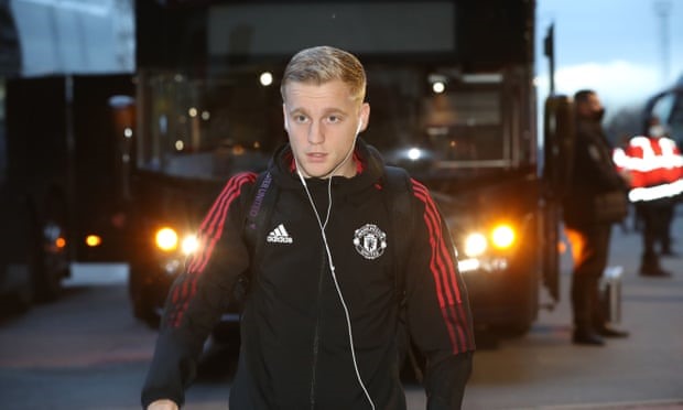 Van de Beek được mô tả là người không được chào đón tại Old Trafford. Ảnh: AFP
