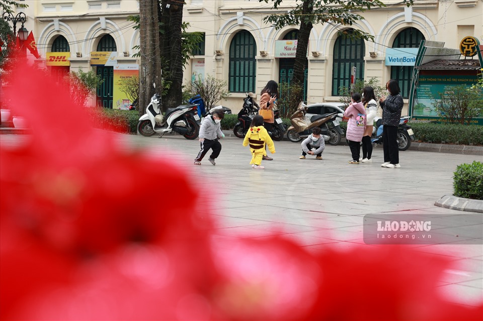Ngày cuối cùng của năm cũ, mọi con đường trở nên vắng vẻ, không còn nhiều tiếng ồn ào của xe cộ. Ảnh: Hải Nguyễn