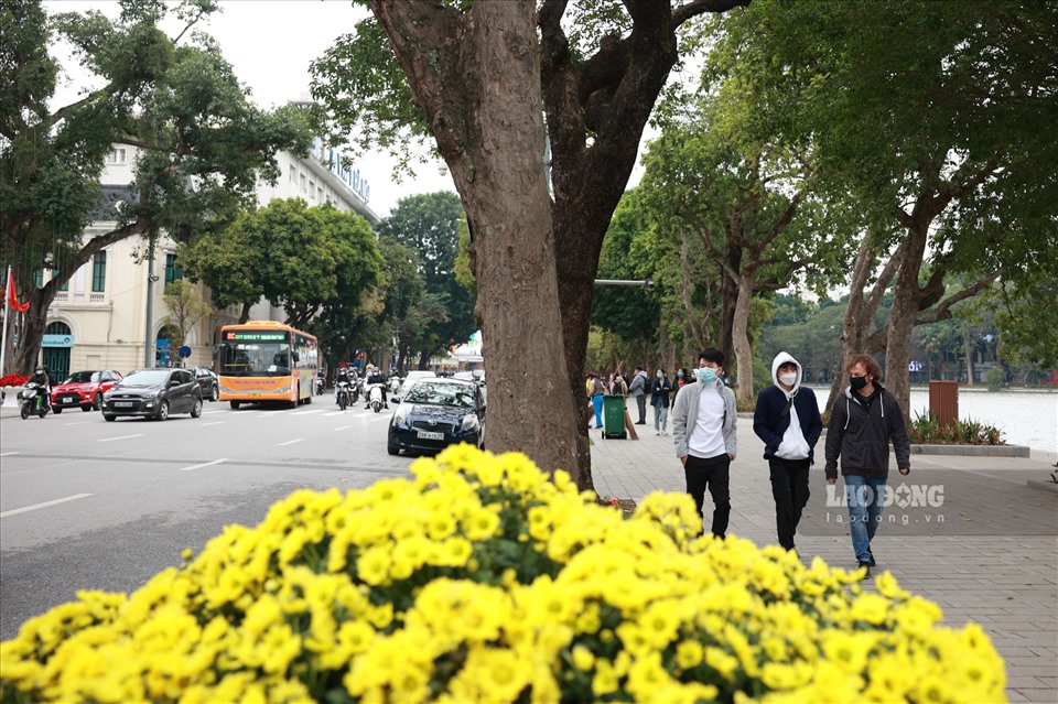 Ngày cuối cùng của năm cũ, mọi con đường trở nên vắng vẻ, không còn nhiều tiếng ồn ào của xe cộ. Ảnh: Hải Nguyễn