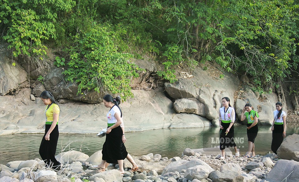 “Ba Chà” là cách gọi của người dân địa phương đối với 3 xã có nhiều nét đặc trưng và tương đồng về văn hóa Thái sống dọc theo dòng suối Nậm Bai gồm: Chà Nưa, Chà Tở, Chà Cang.