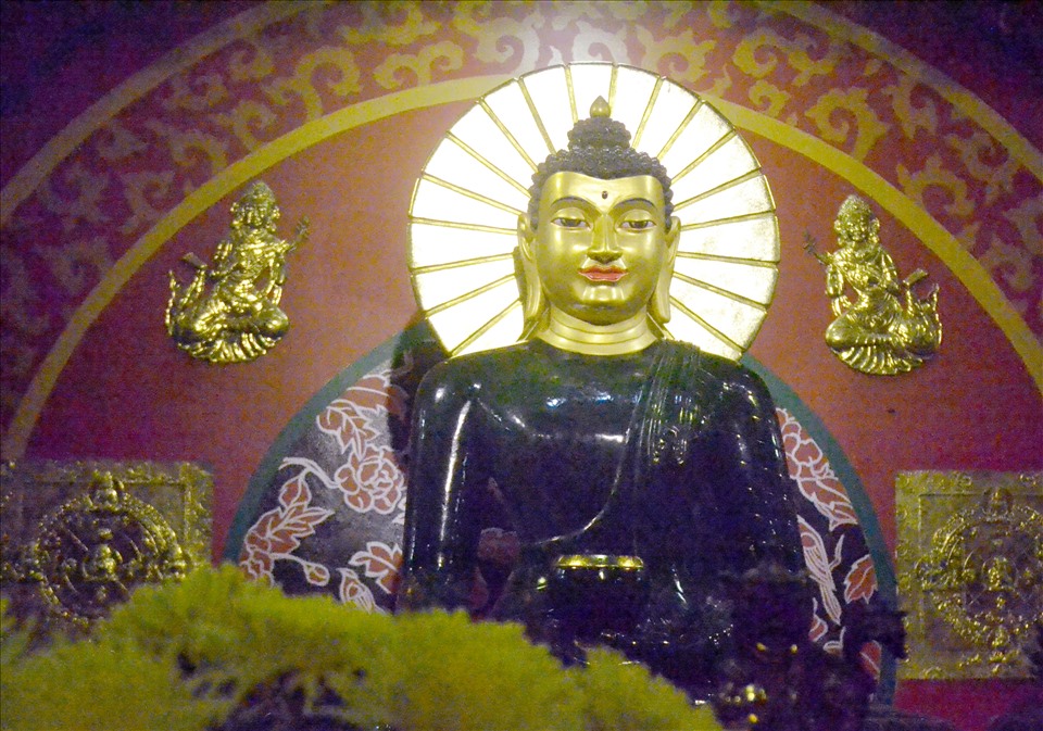 Tượng Phật Ngọc được chế tác từ nguyên khối ngọc bích. Ảnh: LT