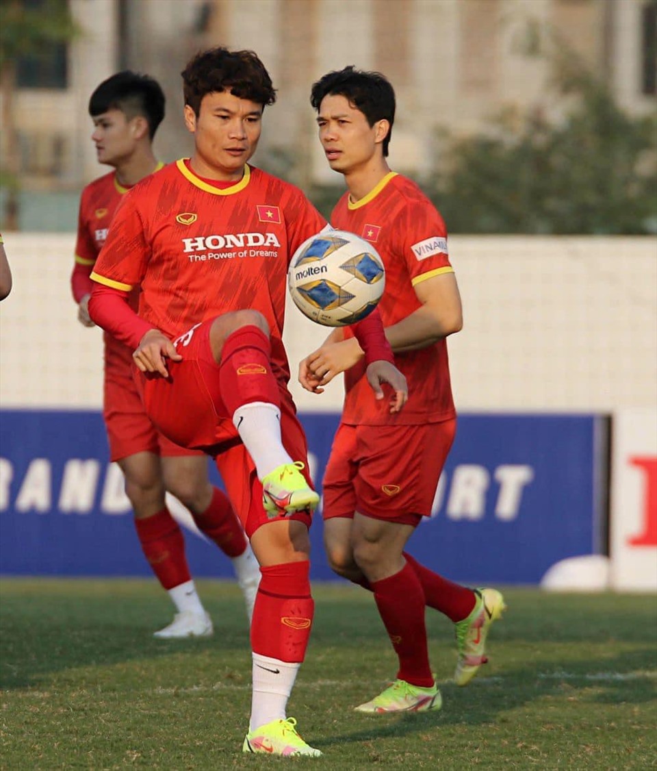 Minh Vương và Phi Sơn bị loại trước trận gặp tuyển Trung Quốc. Ảnh: VFF