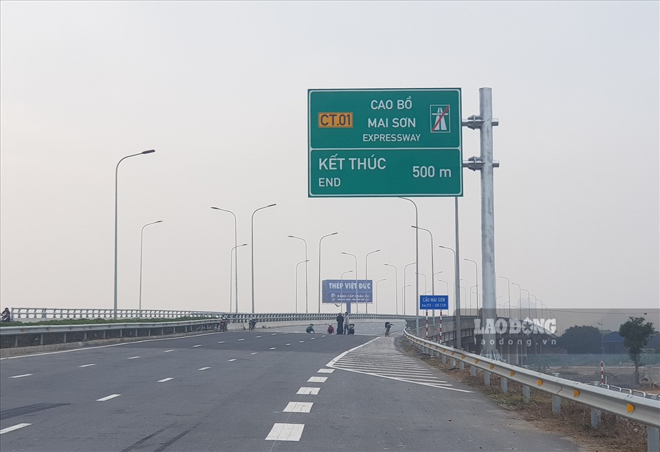 Sau 2 năm thi công, dự án thành phần cao tốc Bắc - Nam, đoạn Cao Bồ - Mai Sơn dài hơn 15,2km đã được hoàn thành và dự kiến sẽ thông xe trong tháng 1.2022. Ảnh: NT