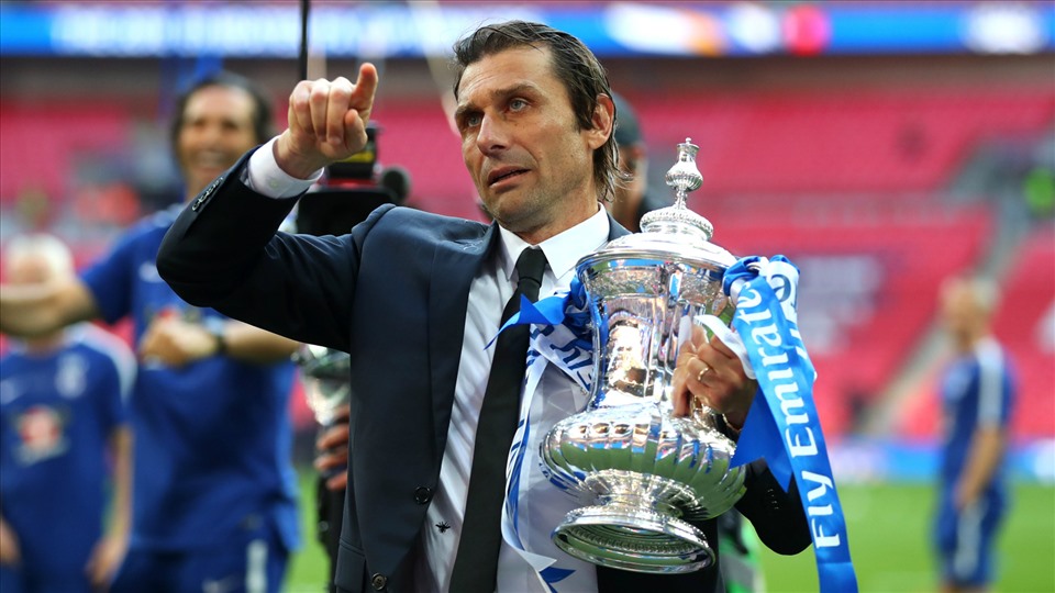 2 năm tại Chelsea là 2 danh hiệu lớn với Conte. Ảnh: AFP