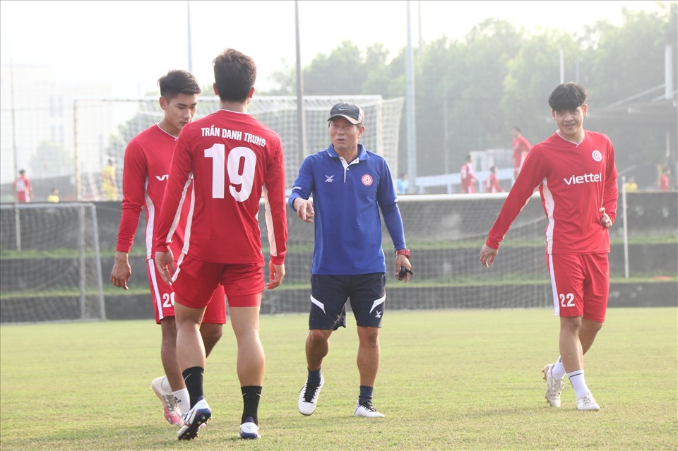 Huấn luyện viên thể lực Bae Jiwon gia nhập câu lạc bộ Viettel. Ảnh: Viettel FC
