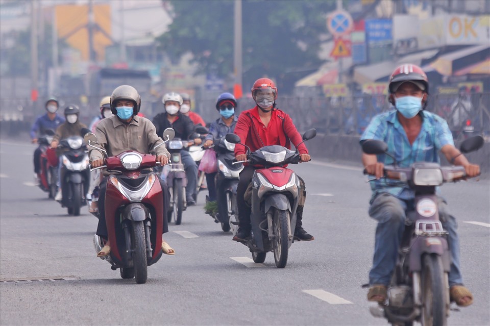 Theo Công an huyện Bình Chánh, thời gian gần đây tình trạng “đinh tặc” tái diễn trên các đường đông xe. Để phòng ngừa, ngăn chặn và xử lý người rải đinh, vật sắc nhọn trên đường, Công an huyện Bình Chánh đề nghị các điểm vá xe cam kết không tiếp tay cho người rải đinh, vật sắc nhọn gây chọc thủng vỏ, ruột xe để trục lợi.