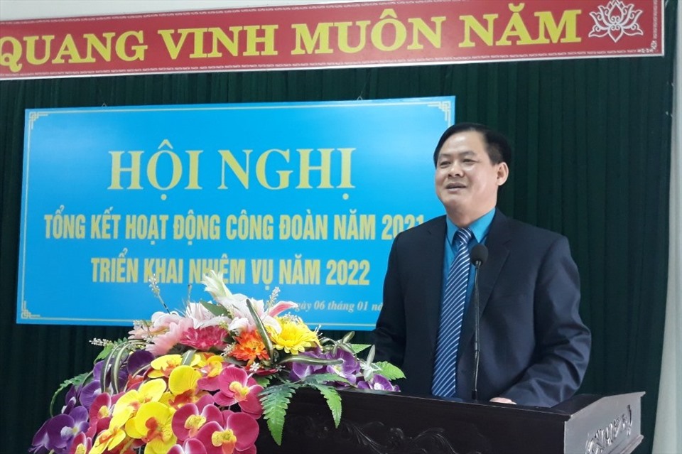 Ông Mai Bá Nam - Phó Chủ tịch LĐLĐ tỉnh Thanh Hóa phát biểu tại hội nghị. Ảnh: T.H