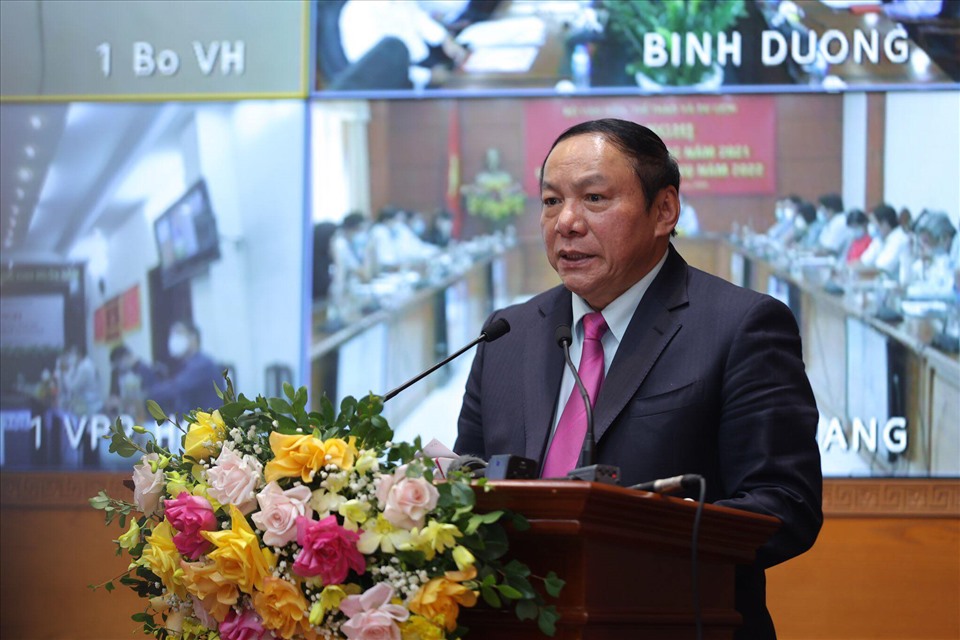 Bộ trưởng Bộ VHTTDL - Nguyễn Văn Hùng phát biểu tại Hội nghị Tổng kết công tác VHTTDL năm 2021, triển khai năm 2022. Ảnh: T. L