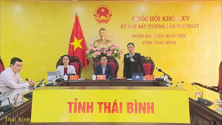 Đại biểu Nguyễn Thị Thu Dung - Đoàn ĐBQH tỉnh Thái Bình phát biểu thảo luận từ điểm cầu Thái Bình. Ảnh QH
