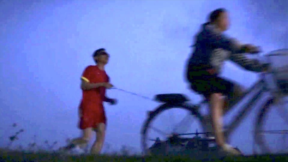 anh Nguyễn Huy Việt cho biết đã dành hơn 2 tháng “mài giầy” trên đường. Mỗi ngày, anh và vợ tập chạy từ 5h sáng.