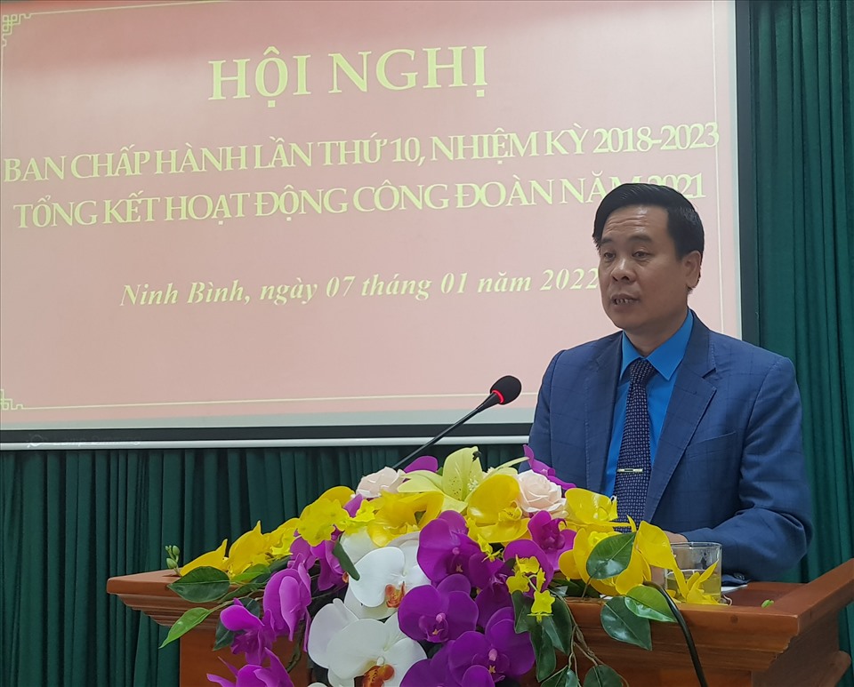 Ông Dương Đức Khanh, Chủ tịch LĐLĐ tỉnh Ninh Bình phát biểu tại hội nghị. Ảnh: NT