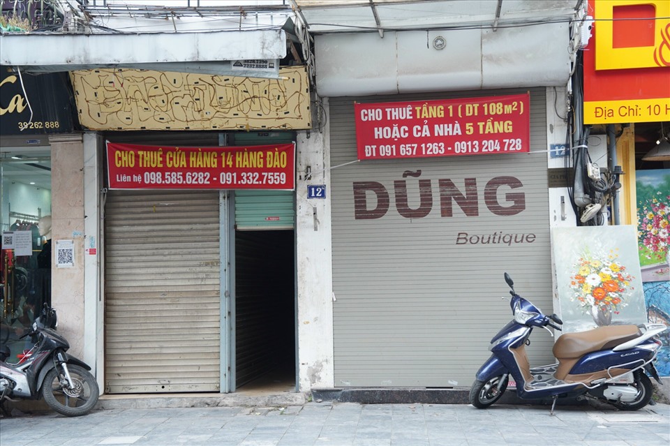 Cửa hàng trên phố Triều Khúc (Thanh Xuân) đóng cửa trả mặt bằng. Ảnh: PV.
