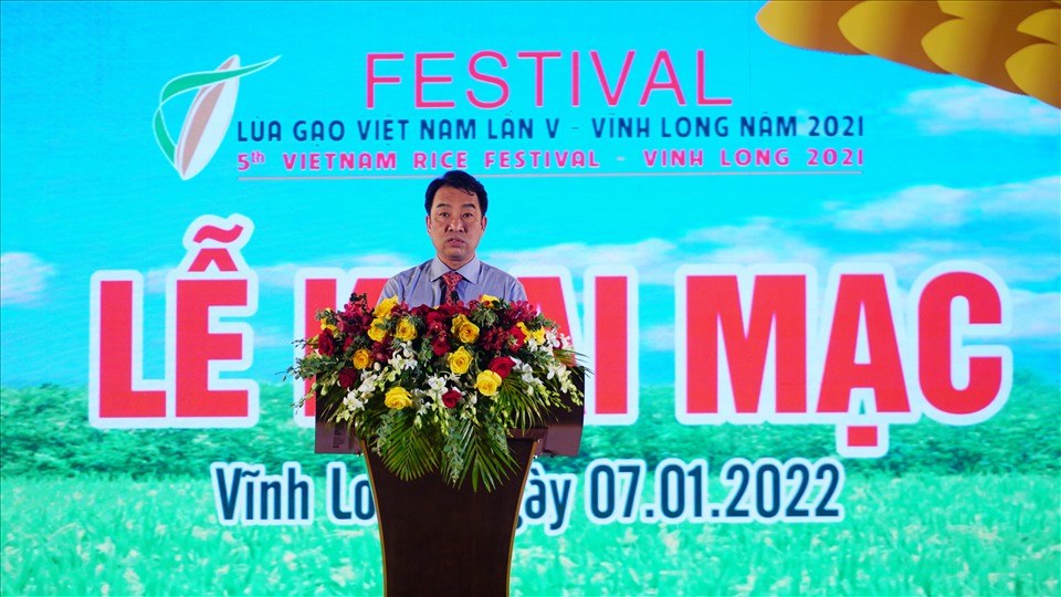 Ông Lữ Quang Ngời – Chủ tịch UBND tỉnh Vĩnh Long phát biểu tại buổi lễ. Ảnh: Tạ Quang.