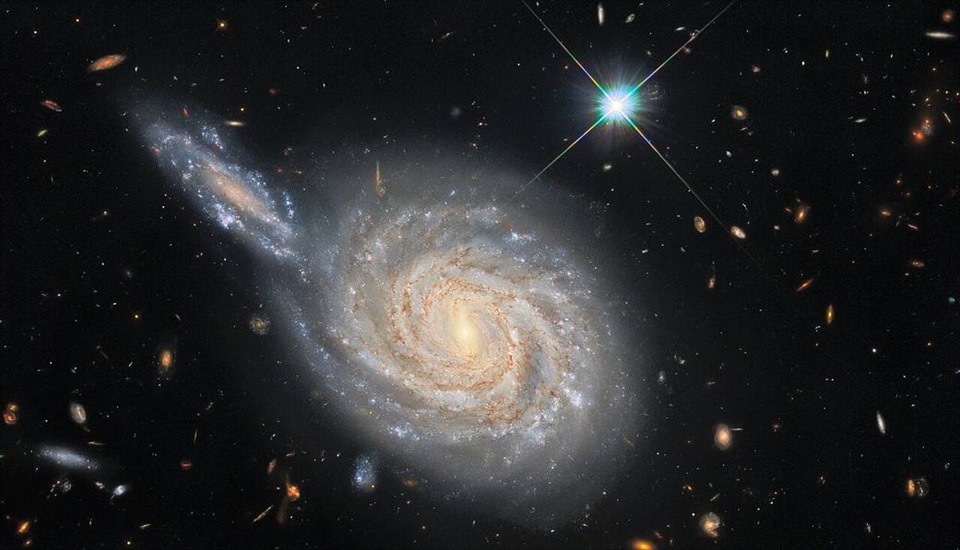 Kính viễn vọng không gian Hubble chụp thiên hà xoắn ốc NGC 105, ở trong chòm sao Song Ngư. Ảnh: NASA