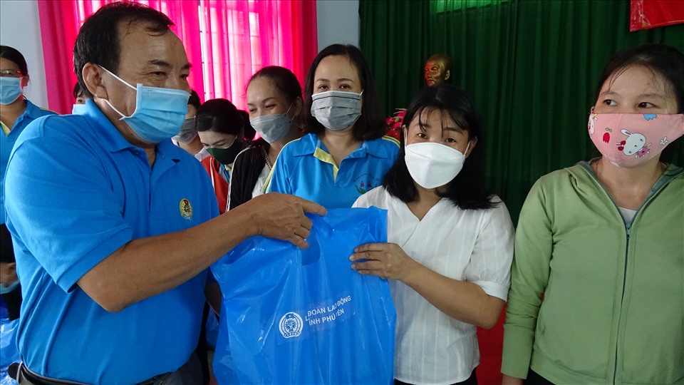 2.200 đoàn viên, NLĐ khó khăn do dịch bệnh ở Phú Yên được công đoàn hỗ trợ gói an sinh. Ảnh: Đỗ Tuấn