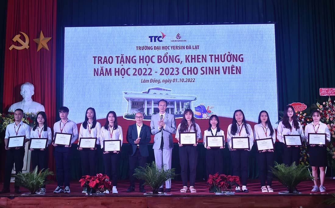 Để ghi nhận những thành tích trong học tập, rèn luyện của sinh viên, Trường Đại học Yersin Đà Lạt đã trao học bổng cho 377 sinh viên với tổng giá trị trên 2 tỷ đồng.