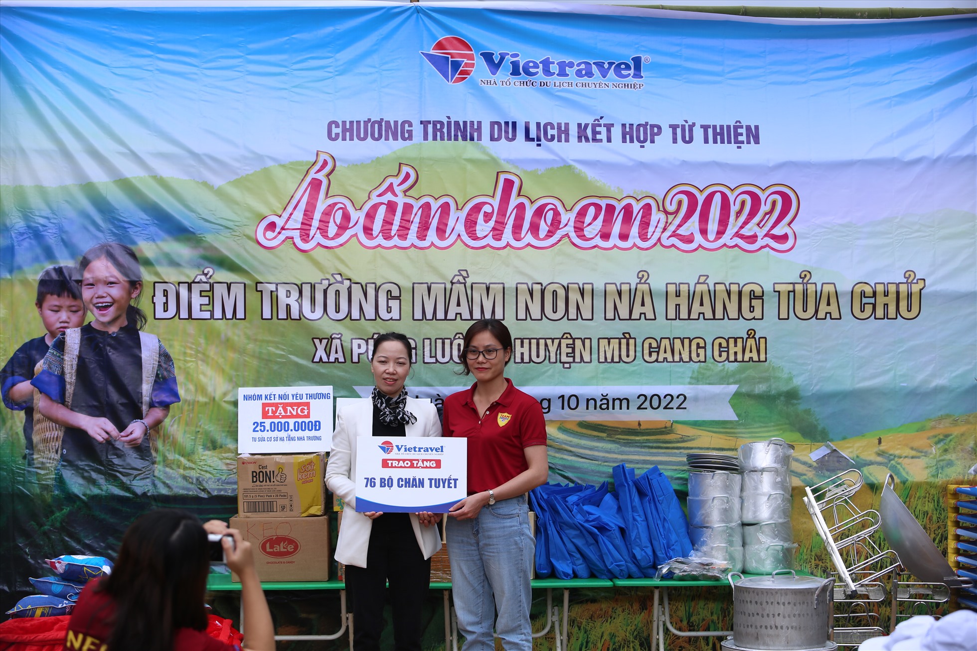 Chương trình du lịch kết hợp từ thiện diễn ra tại trường