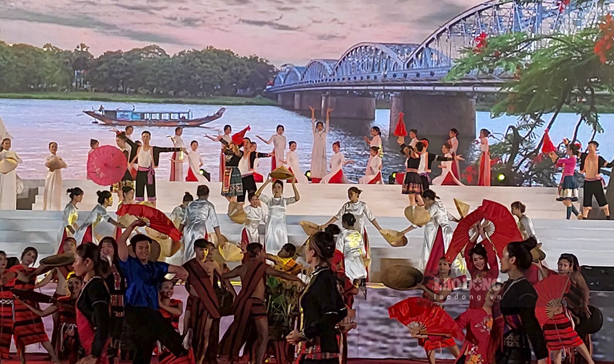 Ngày hội văn hóa Việt Nam - Lào sẽ kéo dài đến hết ngày 3.10 với các hoạt động văn hóa, văn nghệ, thể thao và xúc tiến du lịch...