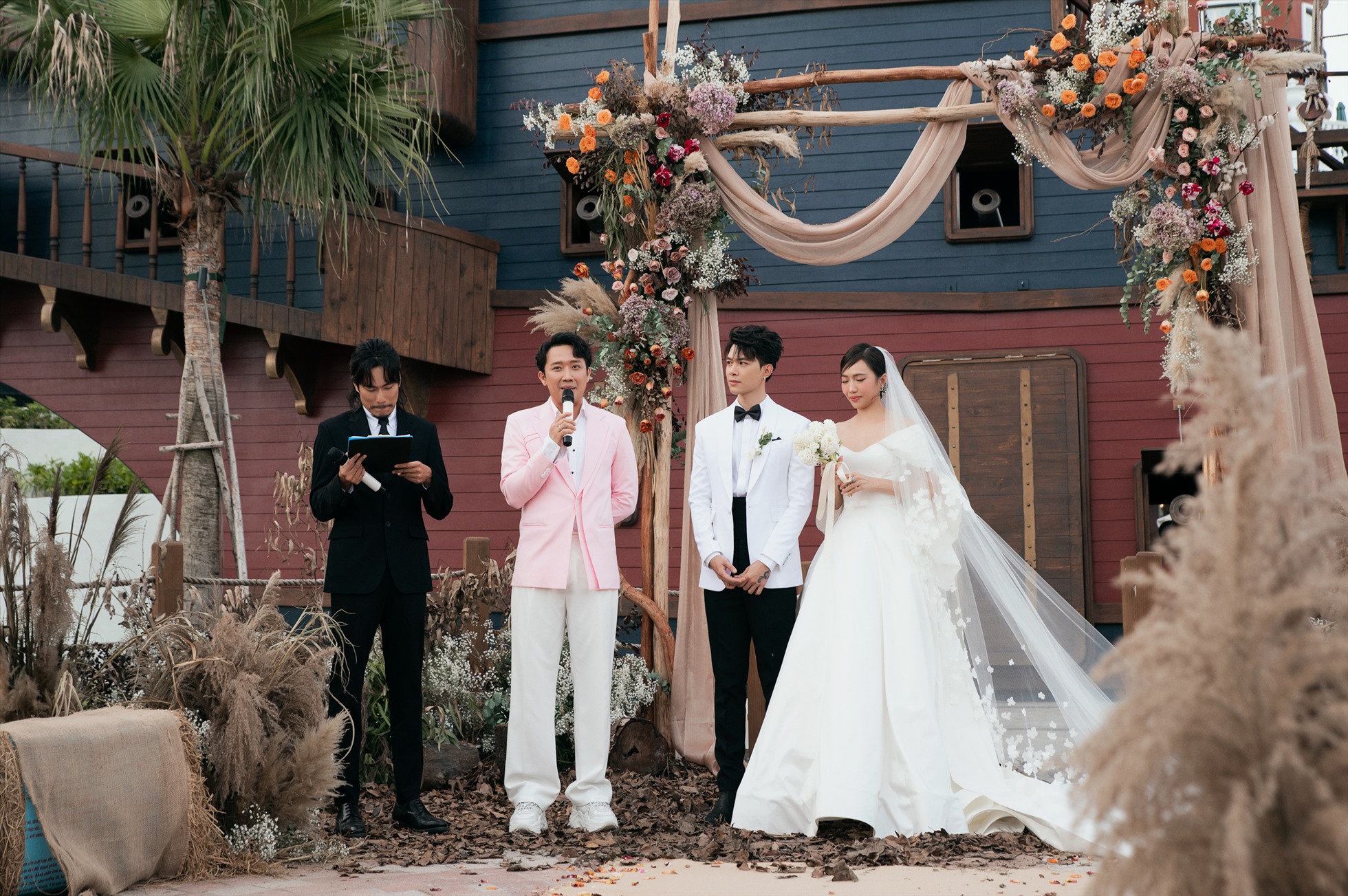 Diệu Nhi và Anh Tú bật khóc trong đám cưới, Trấn Thành dành lời chúc phúc