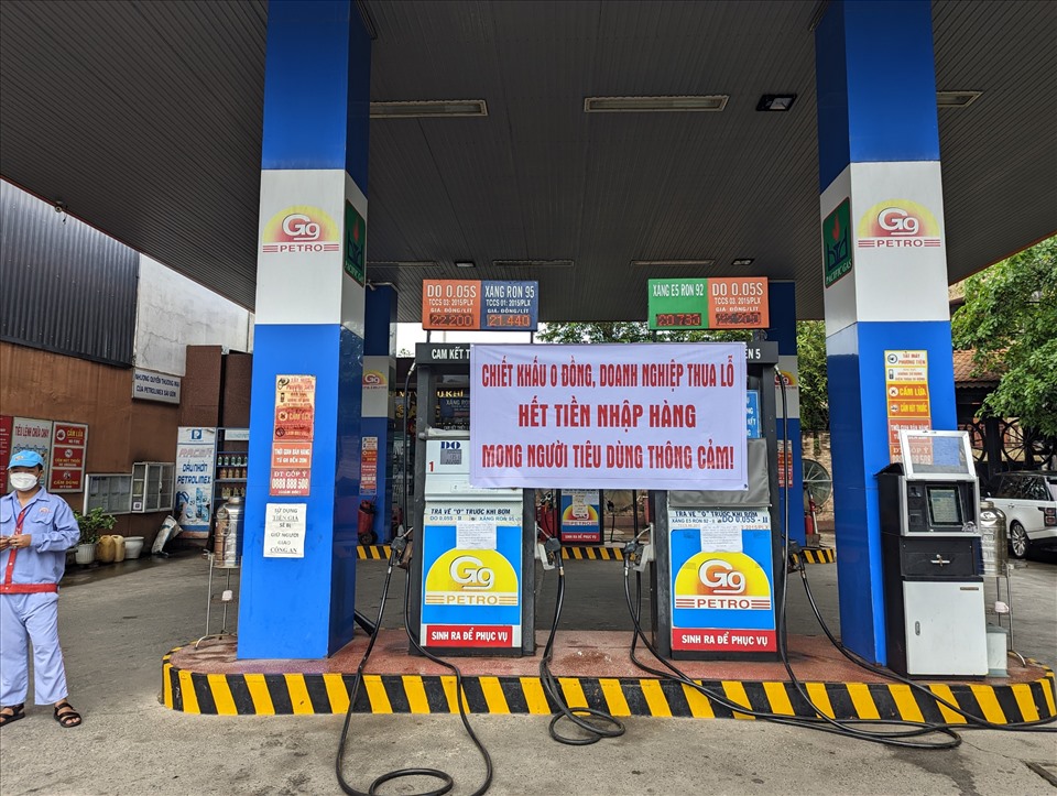 Một cửa hàng xăng dầu đóng cửa ở TPHCM. Ảnh: CTV