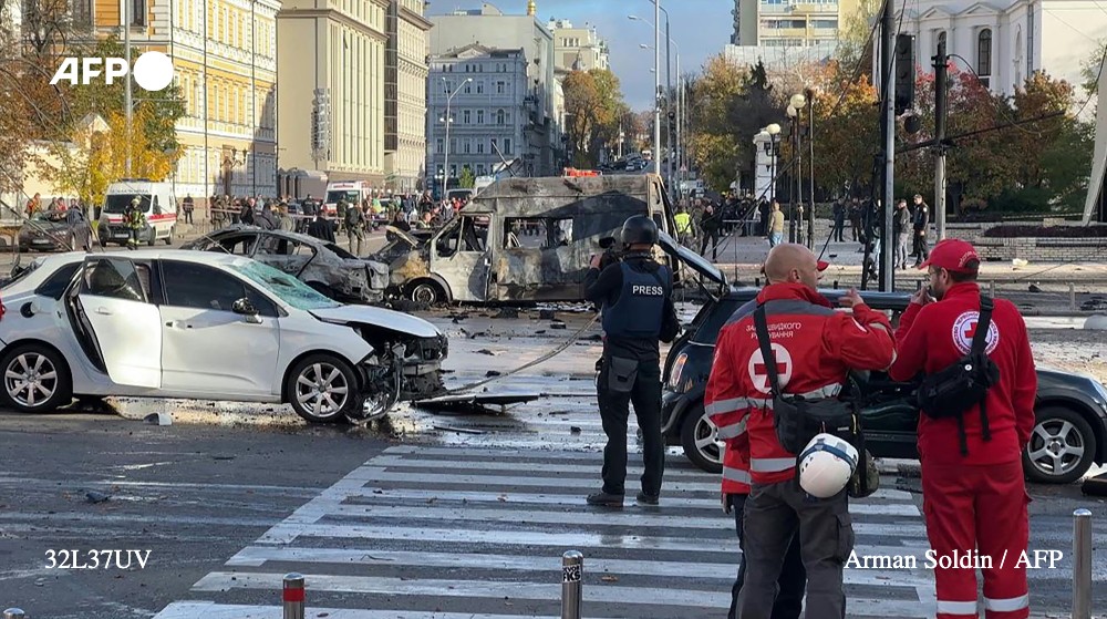 Đường phố Kiev sau cuộc tấn công ngày 10.10. Ảnh: AFP