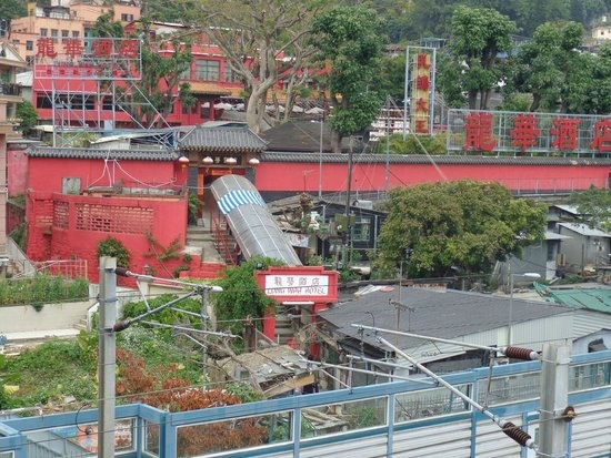 Nhà hàng đã xuống cấp sau nhiều năm hoạt động. Ảnh: Tripadvisor