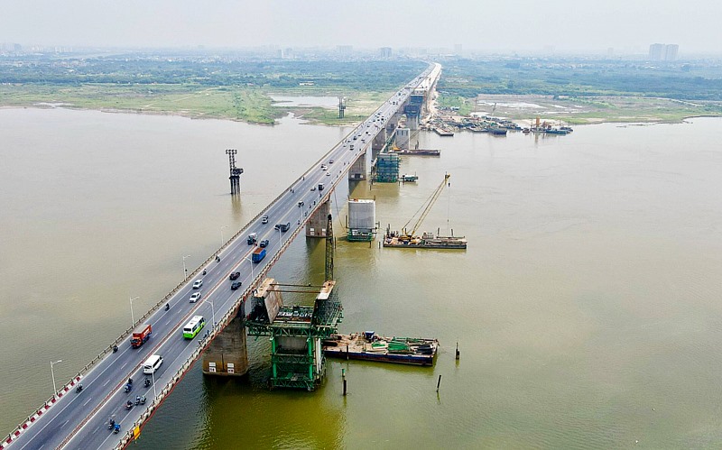Công trường xây dựng cầu Vĩnh Tuy giai đoạn 2. Ảnh: Nguyễn Quang