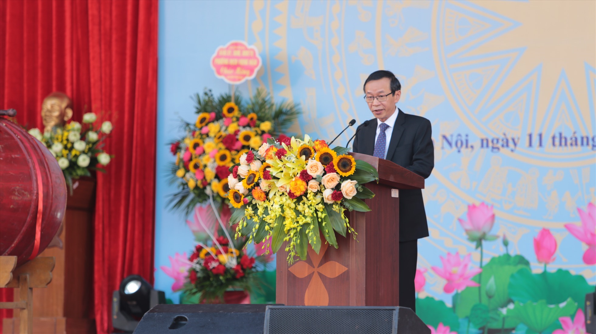 GS.TS Nguyễn Văn Minh mong các tân sinh viên hãy hướng đến sự tử tế và lan toả yêu thương. Ảnh: Dương Anh.