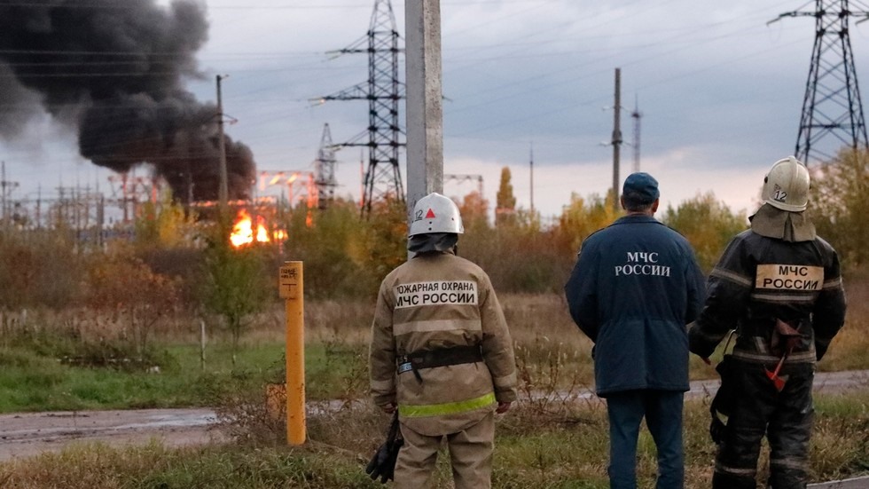 Trạm biến áp điện bốc cháy ở Shebekino, Belgorod, Nga ngày 11.10.2022. Ảnh: Sputnik