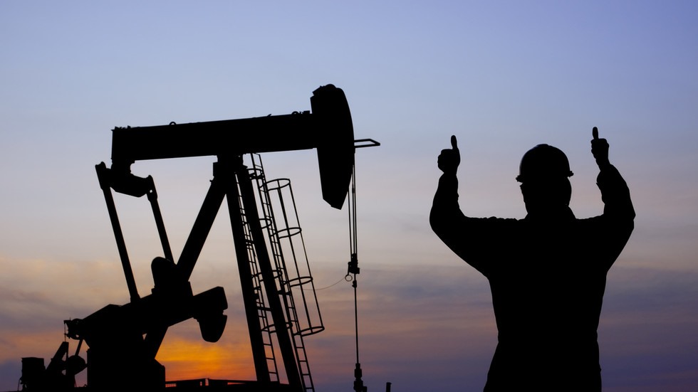 OPEC+ quyết định cắt giảm sản lượng 2 triệu thùng dầu/ngày trong tháng 11.2022. Ảnh: Getty