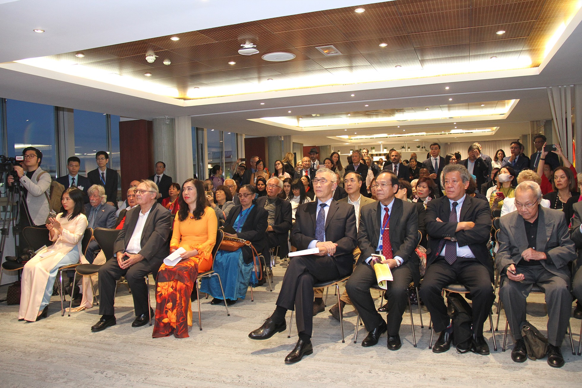 Lễ kỷ niệm 35 năm tổ chức UNESCO thông qua Nghị quyết tôn vinh Chủ  tịch Hồ Chí Minh tại trụ sở UNESCO. Ảnh: Bộ Ngoại giao