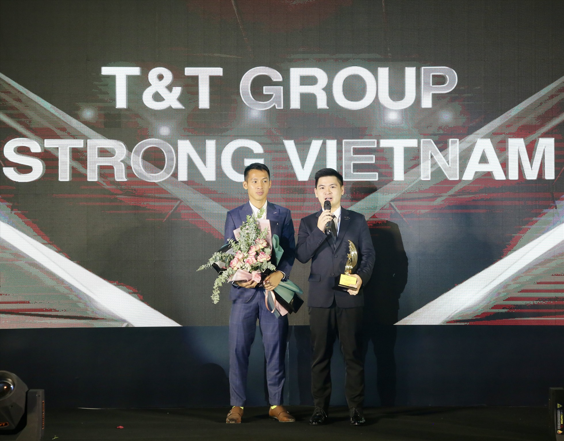 Chương trình Strong Vietnam do ông Đỗ Vinh Quang khởi xướng đã chiến thắng giải thưởng Trách nhiệm Xã hội (CSR) xuất sắc nhất tại lễ trao Giải thưởng Quốc Gia truyền thông & quan hệ công chúng năm 2020.