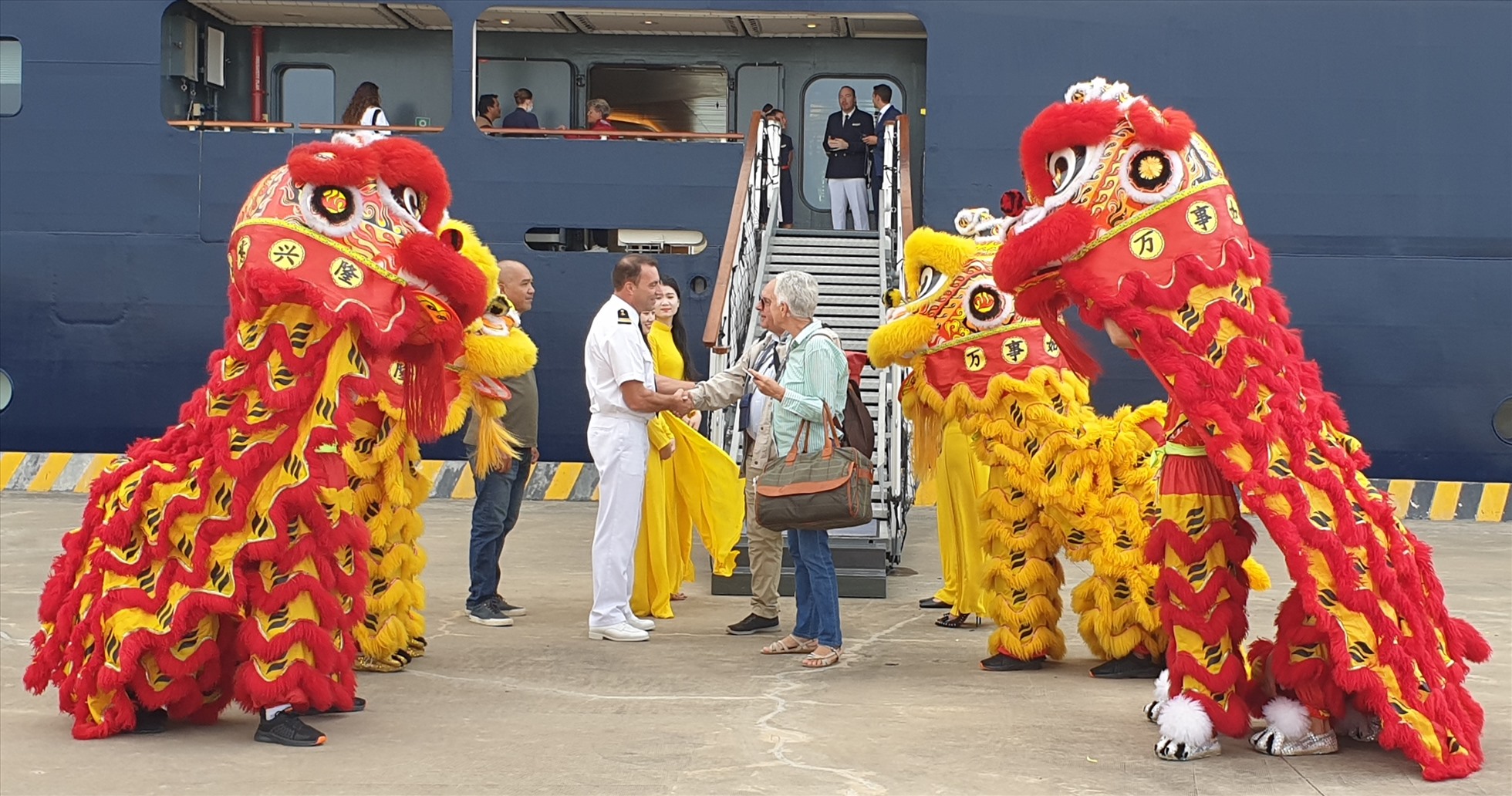 Lễ đón du khách tại Cảng tàu du lịch quốc tế Hạ Long sáng 13.10.2022. Ảnh: Nguyễn Hùng