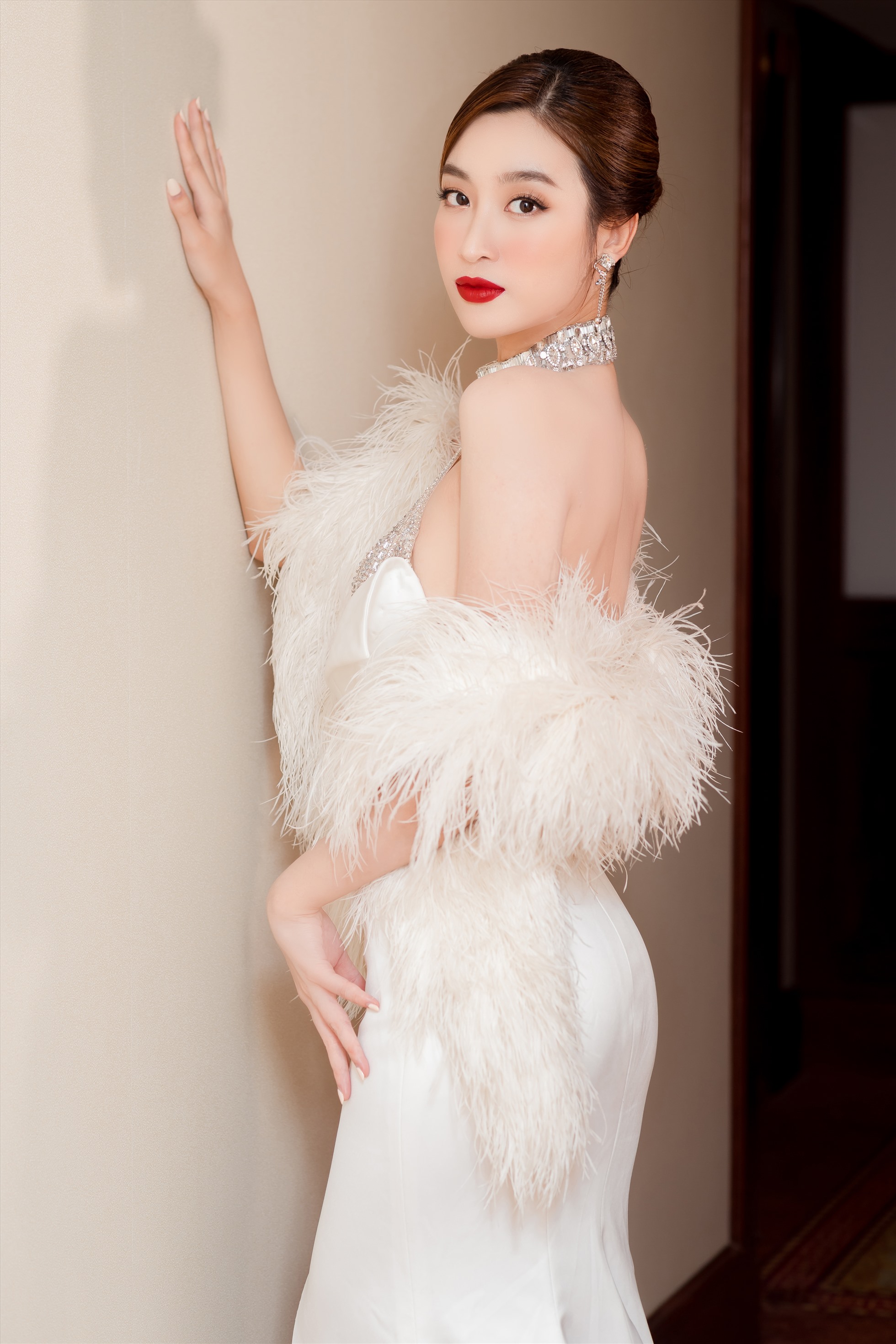 Hãy cùng chiêm ngưỡng ảnh cưới ngọt ngào của Hoa hậu Đỗ Mỹ Linh, người đẹp sở hữu nụ cười rạng ngời và vóc dáng hoàn hảo trong ngày trọng đại của cuộc đời.