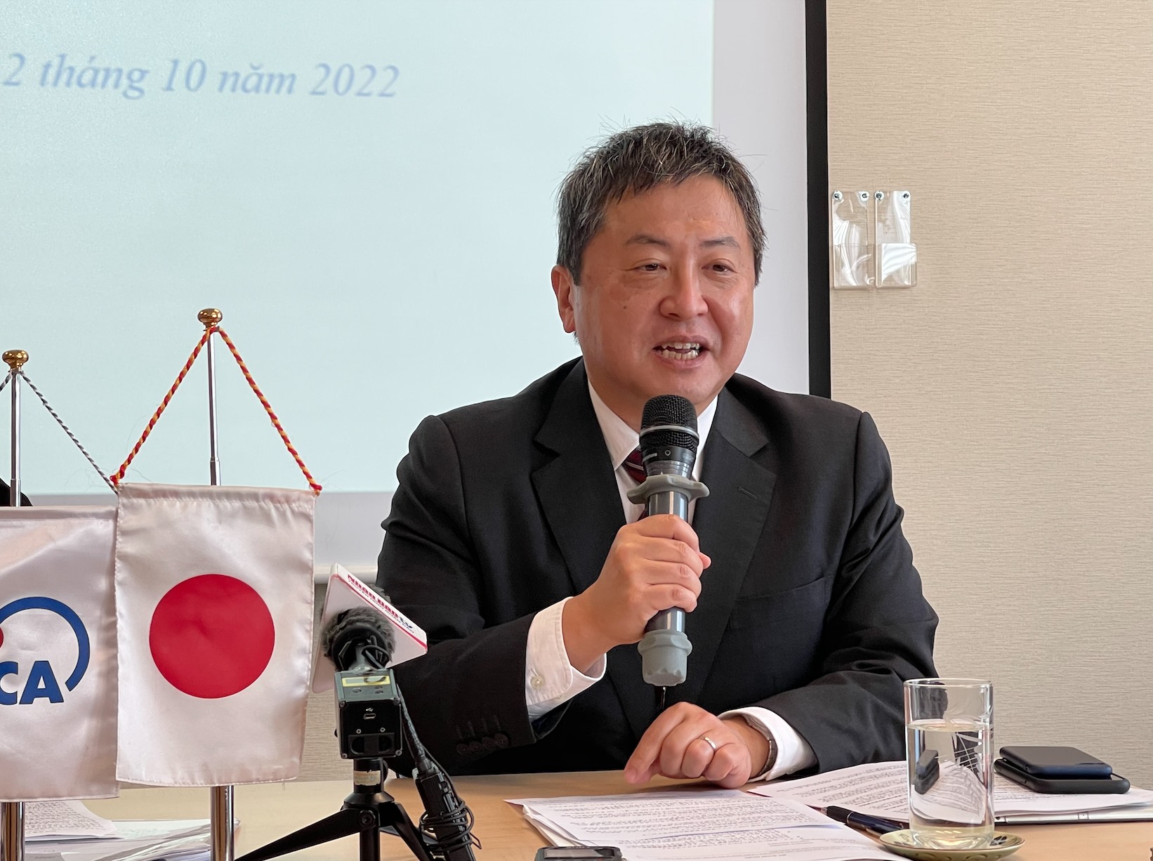 Trưởng Đại diện Văn phòng JICA Việt Nam Shimizu Akira trong buổi họp báo ngày 12.10. Ảnh: Ngọc Vân
