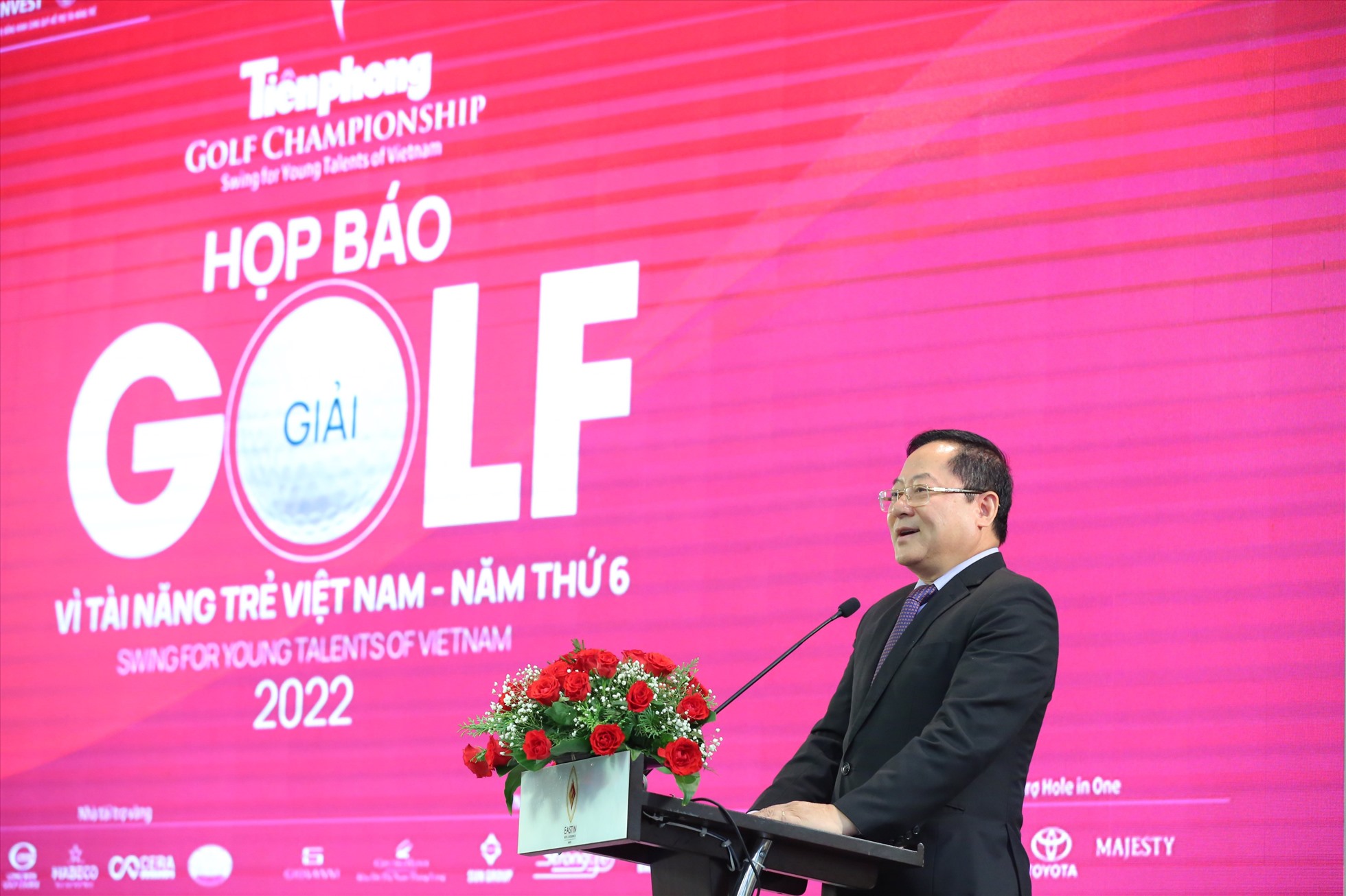 Nhà  báo Lê Xuân Sơn - Tổng Biên tập báo Tiền Phong phát biểu tại lễ ra mắt giải Tiền Phong Golf Championship 2022. Ảnh: H.A